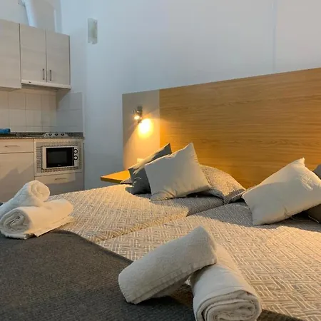 Mhc Arenales فندق